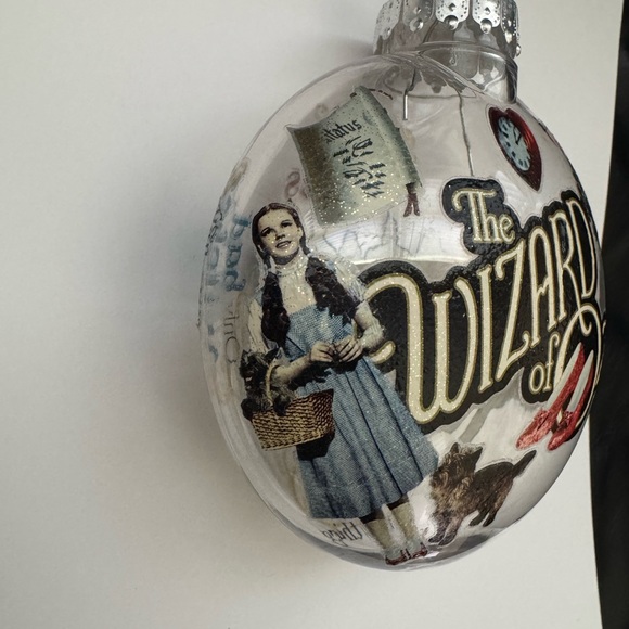 🌷The Wizard of Oz Holiday Ornament - Picture 3 of 9